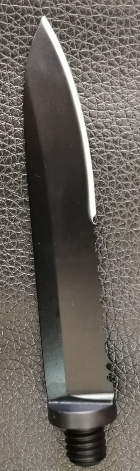 knife grip blade